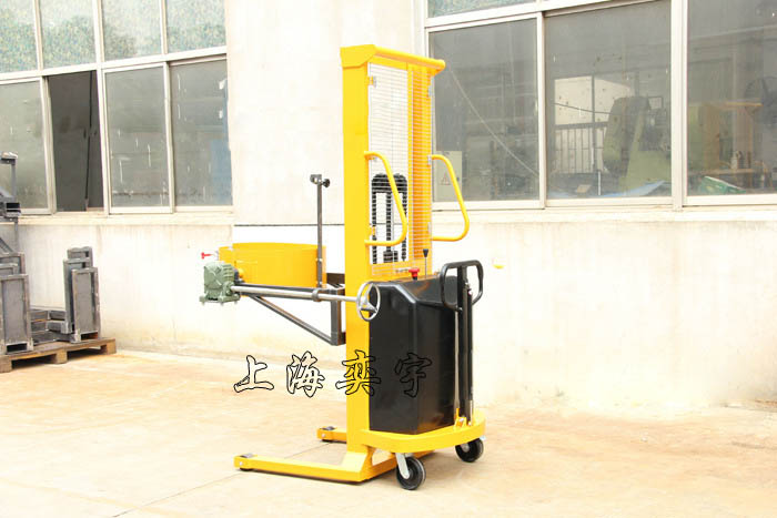 電動(dòng)油桶翻轉(zhuǎn)車