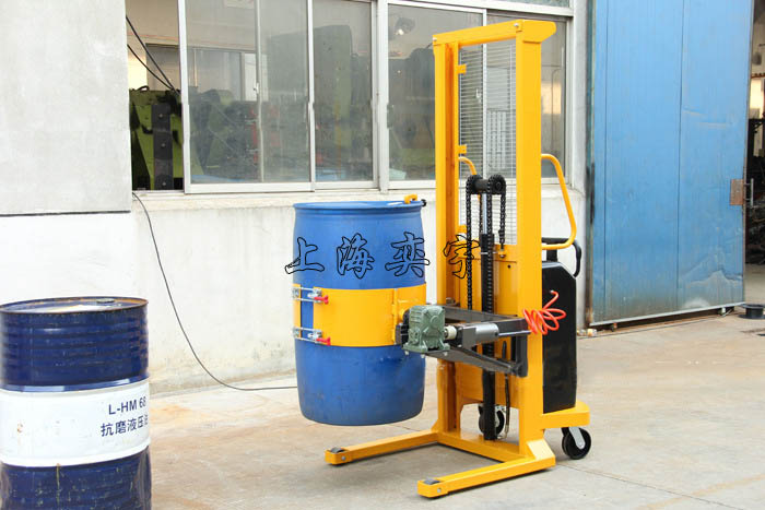 電動(dòng)油桶翻轉(zhuǎn)車