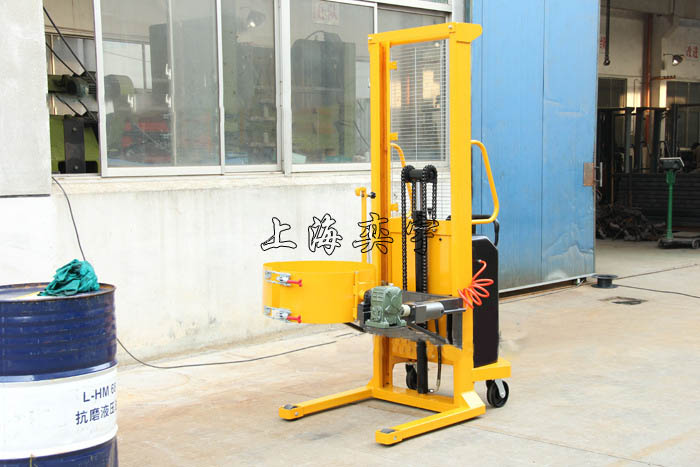 電動(dòng)油桶翻轉(zhuǎn)倒料車