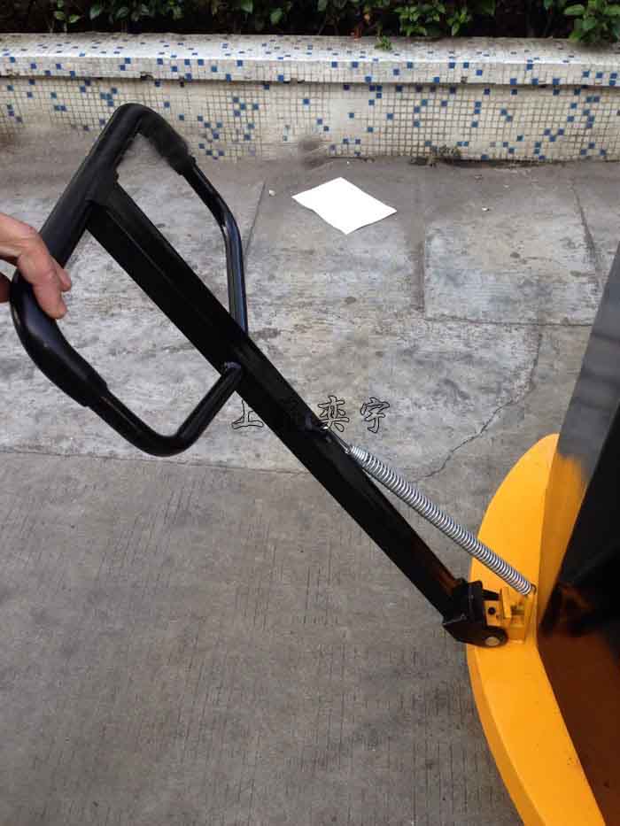 電動(dòng)油桶倒料車扶手